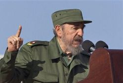 Fidel Castro już wstaje z łóżka i chodzi