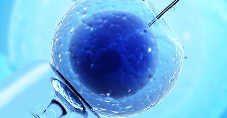 "To nieprawda, że winne jest in vitro". Lekarz obala mity wokół sztucznego zapłodnienia
