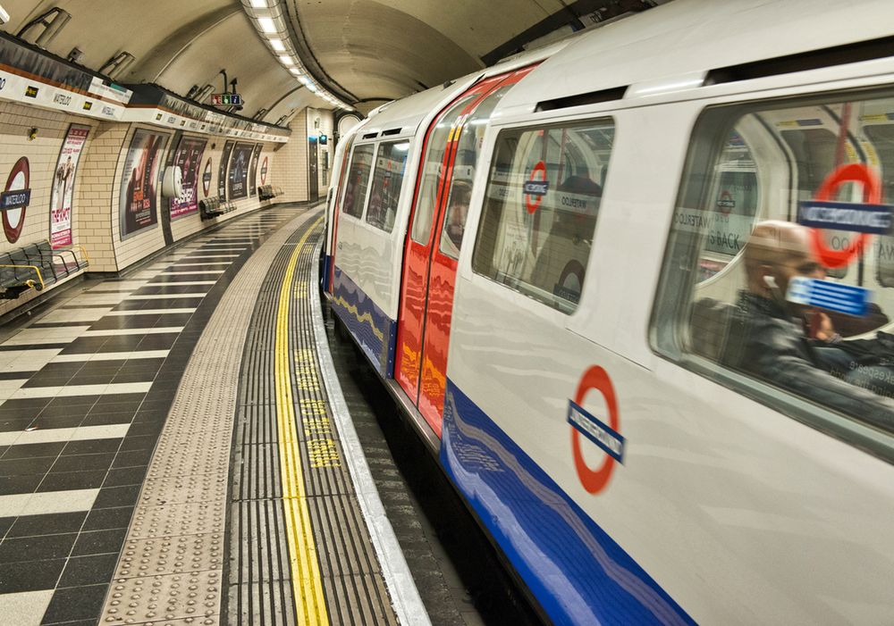 Eksplozja na stacji metra Southgate w Londynie wywołała panikę