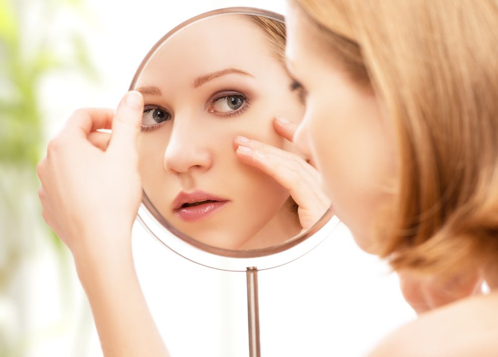 Skóra pod oczami – kosmetyki i domowe metody pielęgnacji