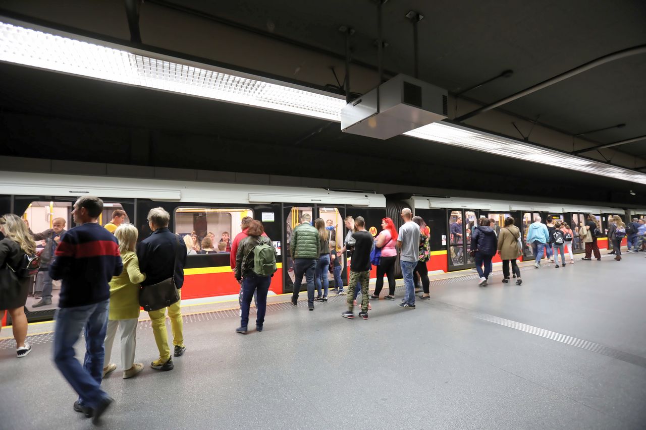 Metro w Warszawie. Milion pasażerów więcej dłuższej drugiej linii metra