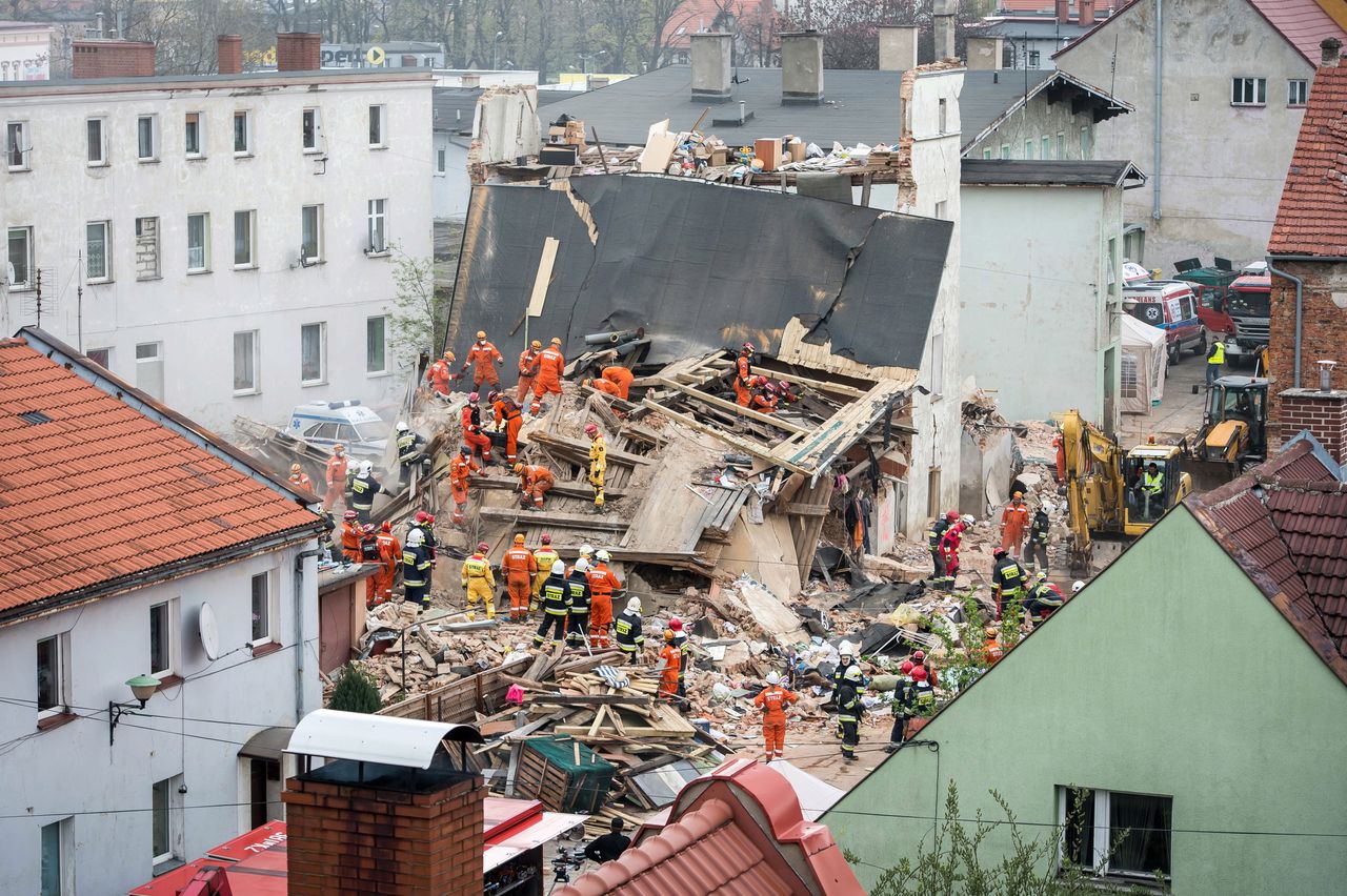 Katastrofa budowlana w Świebodzicach, zginęło sześć osób. Jest decyzja prokuratury