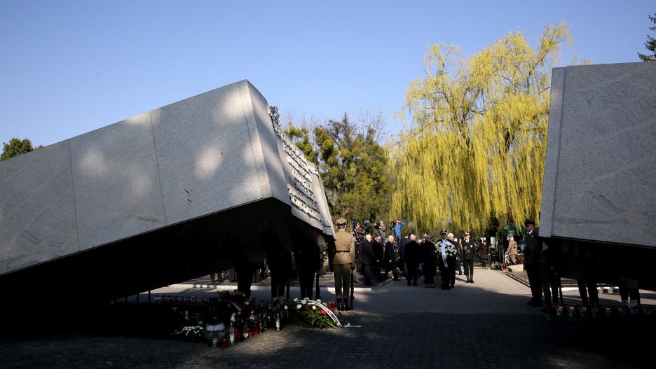 Pomnik Ofiar Katastrofy Smoleńskiej na Cmentarzu Wojskowym na Powązkach
