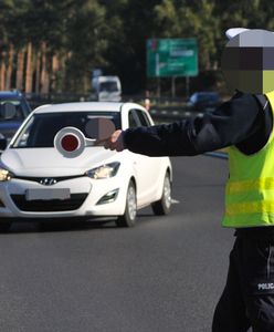 Zarzuty dla policjantów, których skorumpowano ciastkami