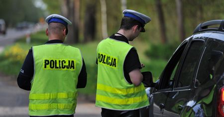 Lepiej nadal wozić ze sobą dowód rejestracyjny. Nawet jako zdjęcie w smartfonie