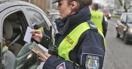 Koniec karania kierowców za brak dowodu rejestracyjnego i potwierdzenia OC. Tylko na razie nie wiadomo kiedy
