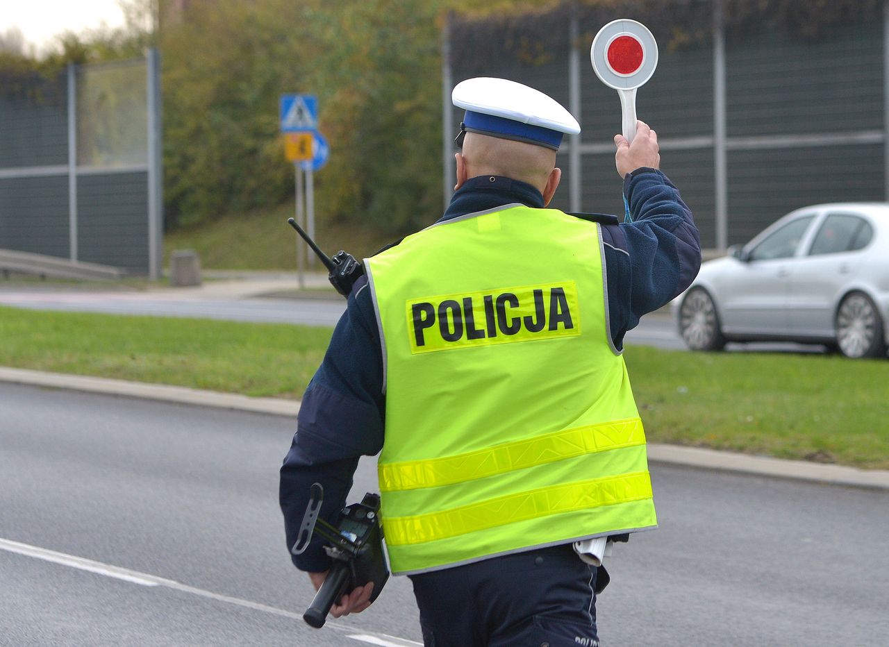 Pirat drogowy chciał potrącić policjanta. Grozi mu 10 lat