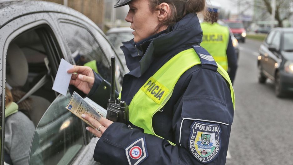 Kierowca będzie musiał mieć ze sobą tylko prawo jazdy, a po wprowadzeniu mDokumentów jedynie telefon