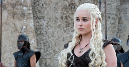 "Gra o tron": Emilia Clarke była zmuszana do rozbieranych scen. "Nie wiedziałam, czego chcę. Płakałam"