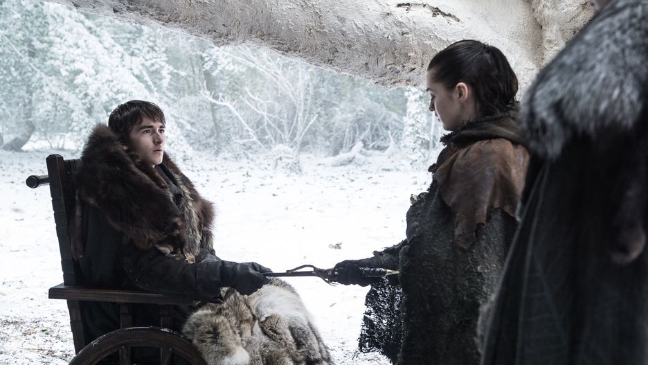 Isaak Hempstead-Wright jako Bran Stark wita po latach siostrę Aryę