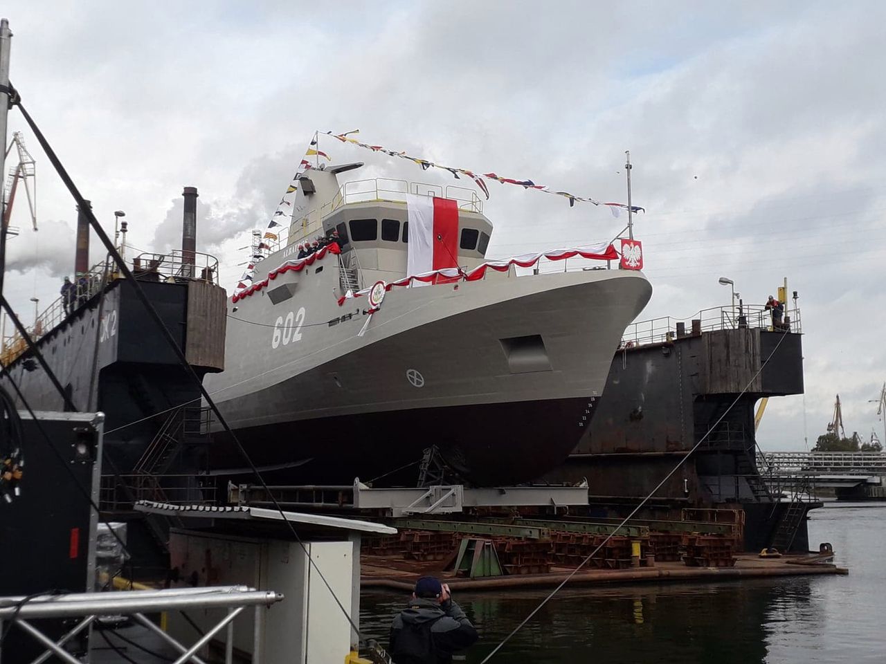 ORP Albatros zwodowany. Polski niszczyciel min został ochrzczony