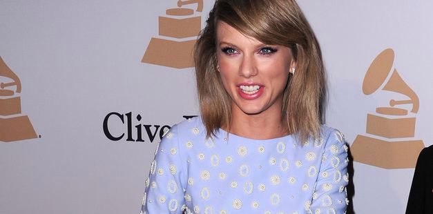 Taylor Swift kupuje strony porno