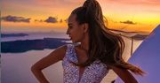 Anastasiya wygrzewa się w greckim słońcu. Wygląda jak bogini