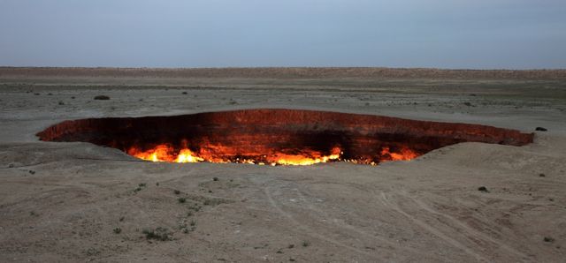 'Wrota piekieł', pustynia Kara-kum (fot. destinationspoint.com) 