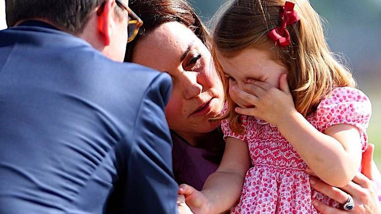 Księżniczka Charlotte płacze