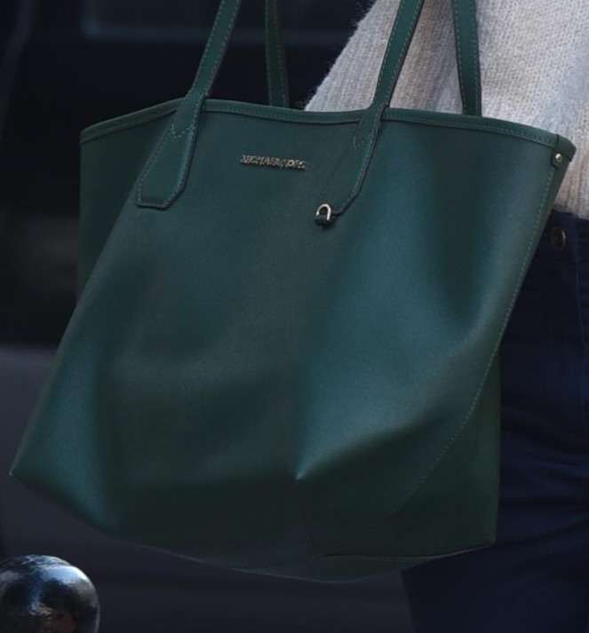 Tatiana Mindewicz-Puacz ma zieloną torebkę Michael Kors