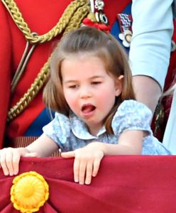 Mała Charlotte naśladowała królową Elżbietę. Nagranie bawi do łez