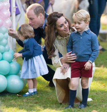 Najpiękniejsze zdjęcia rodziny królewskiej – Kate, William, George i Charlotte w ogrodzie