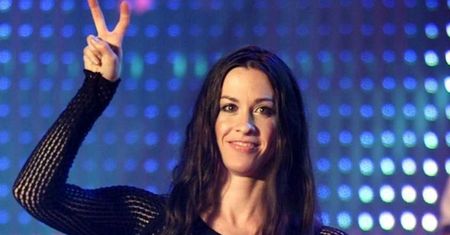 Jak dziś wygląda Alanis Morissette? Piękna brunetka cały czas zaskakuje