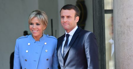 Przyjaciele się odwrócili, a sąsiedzi pluli na drzwi rodziców. Nowa biografia Brigitte Macron zdradza wiele sekretów