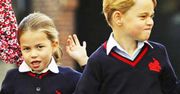 Księżniczka Charlotte i książę George na oficjalnym portrecie są znacznie grzeczniejsi niż na zdjęciach paparazzi. Urocze zdjęcie podbija sieć