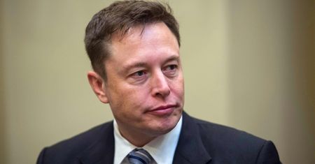 Elon Musk zmienił nazwę użytkownika na Twitterze na „Elon Tusk”. Zamieścił też wpisy dotyczące przyszłości spółki Tesla
