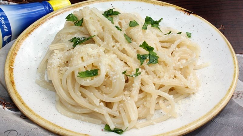 Spaghetti z sosem cytrynowym