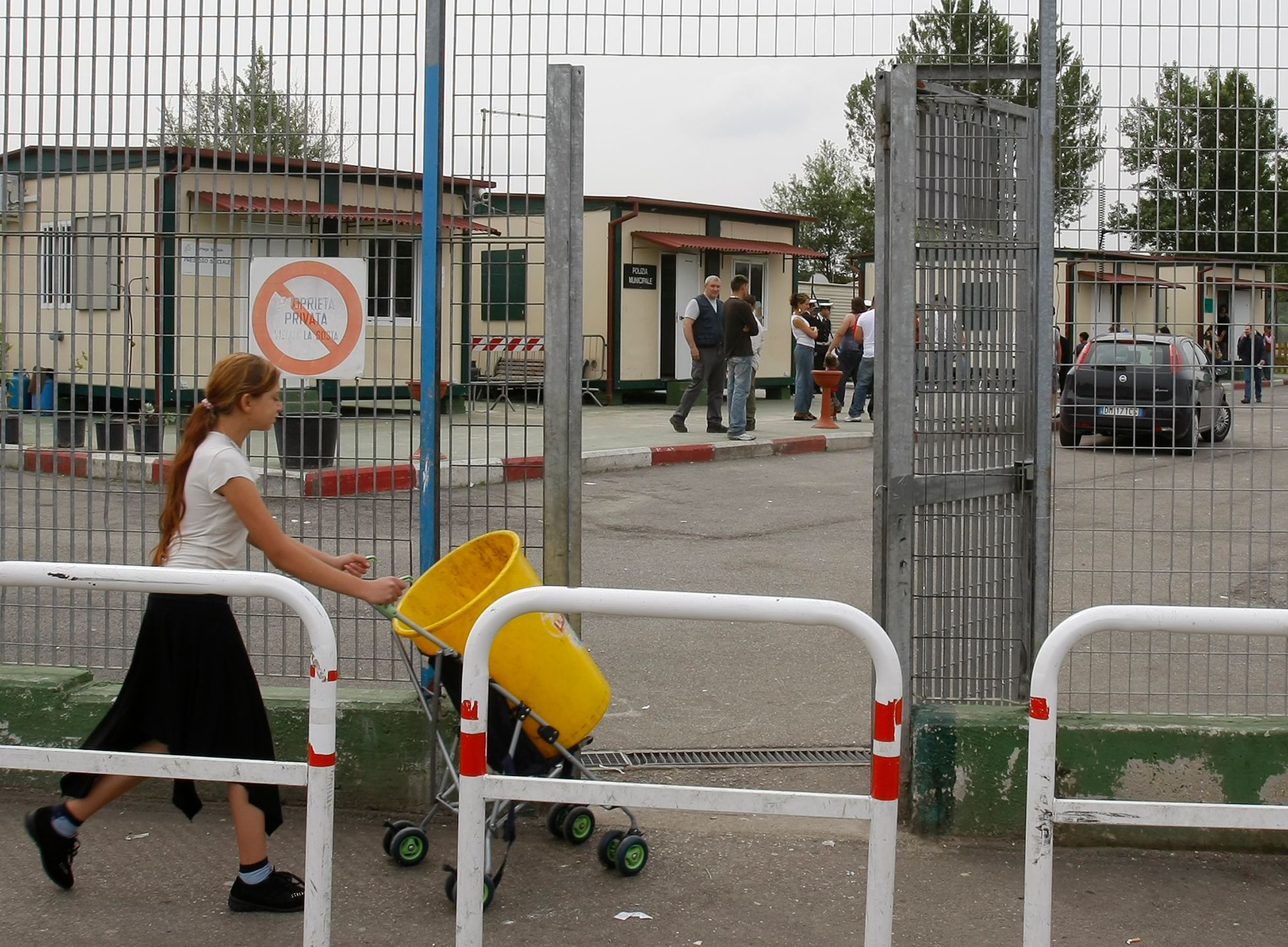 Sponsorowany przez władze obóz dla Romów na obrzeżach Rzymu