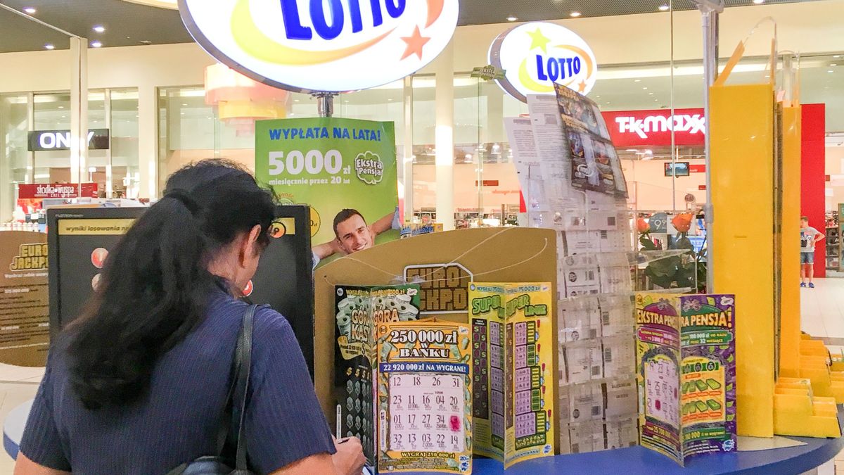 "Ekstra pensja" to 5 tys. zł brutto i ok. 4,5 tys. zł netto