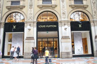 Louis Vuitton w chwilę stracił 15 mld euro. Przez błędne kliknięcie