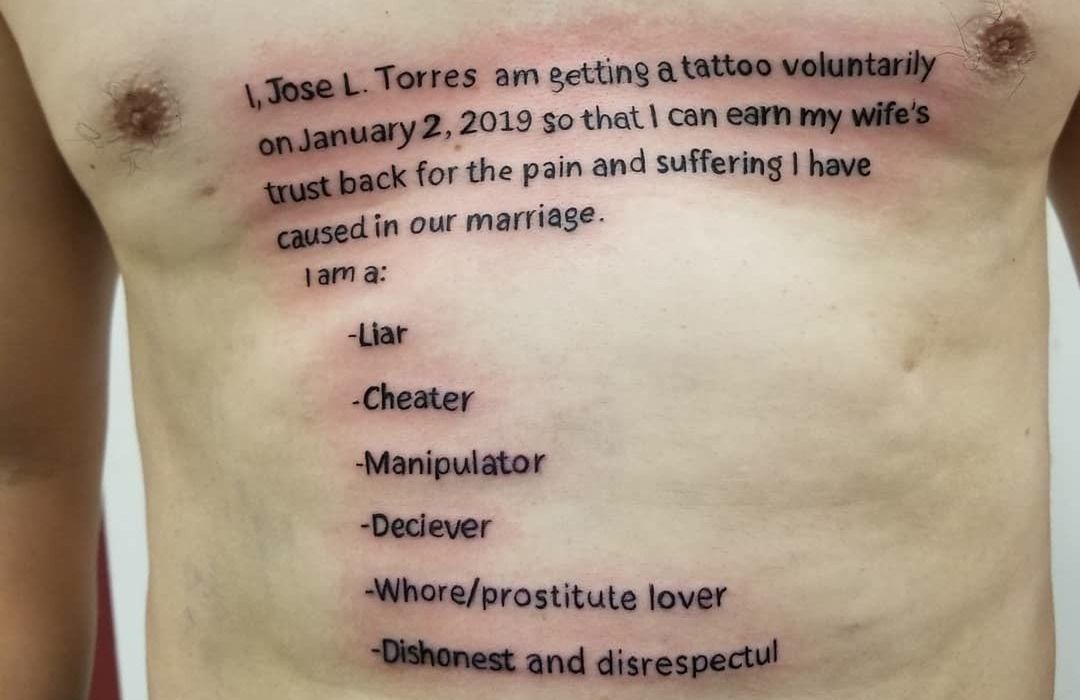 Zrobił tatuaż, by odzyskać żonę. Nie obyło się bez błędów