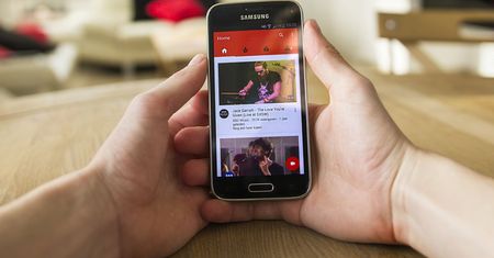YouTube: aplikacja mobilna z nowym sposobem przewijania filmów