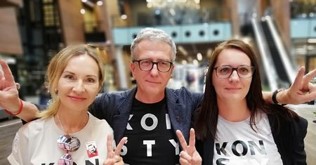 Duda składał kwiaty, a oni krzyczeli "będziesz siedział!”