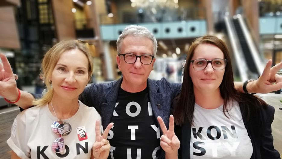 Anita Czarniecka, Sława Rafalak oraz Marek Flizikowski protestują m.in. przeciw reformie edukacji