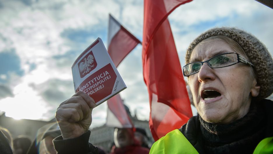 Walka o demokracje coraz częściej przybiera radykalne formy. To droga w ślepą uliczkę