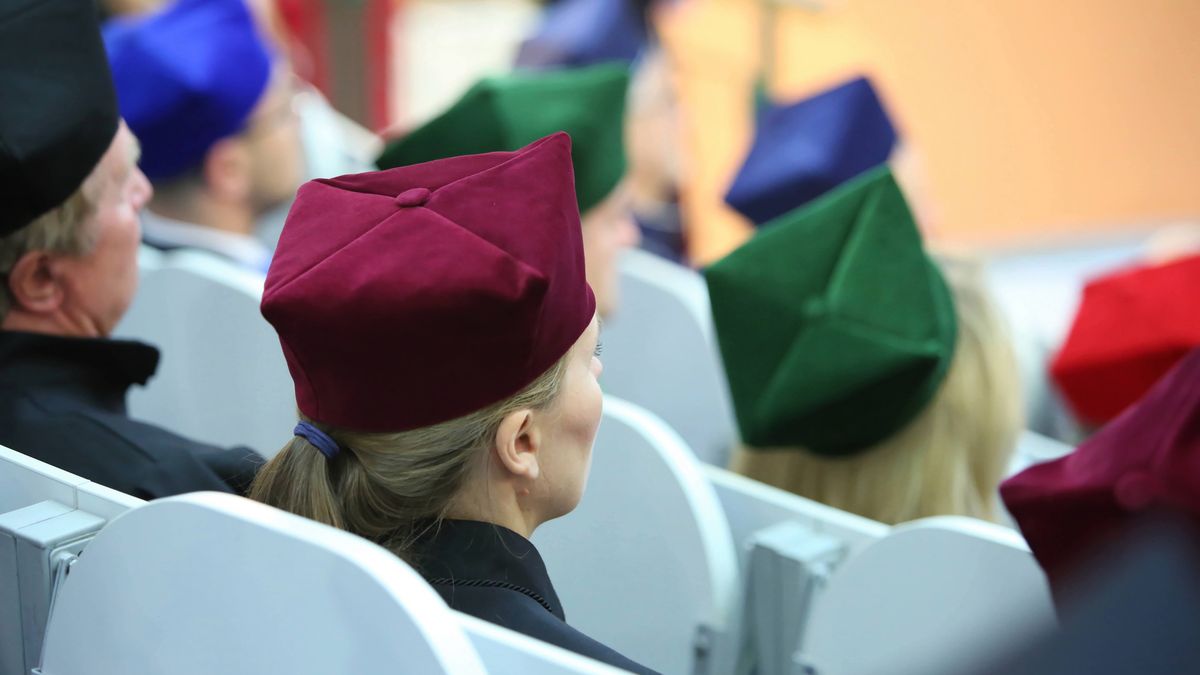 Uczelnia jeszcze nie wie, czy zwróci studentom środki np. za wymianę dowodów osobistych