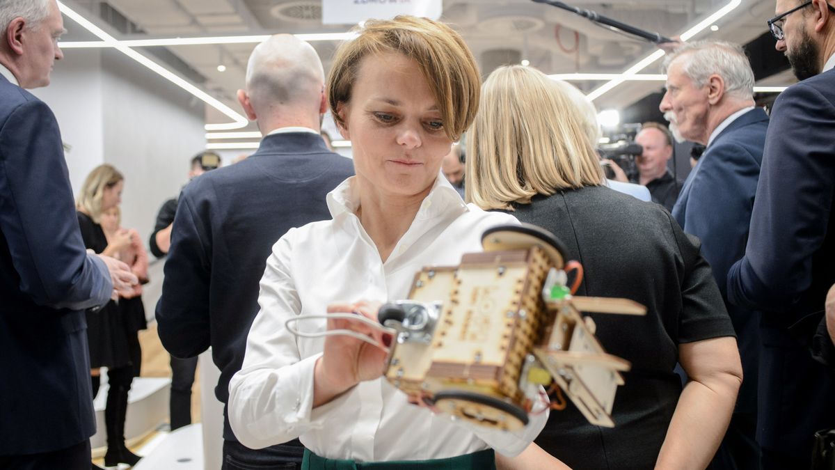 Sześciomiesięczny urlop na zasadach podobnych do macierzyńskiego ma dać programistom, inżynierom czy informatykom gwarancje powrotu do firmy, gdyby ich własny projekt nie wypalił.