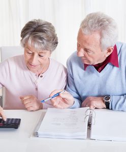 Narzekasz na wysokość emerytury? ZUS i tak wypłaca co miesiąc więcej, niż powinien