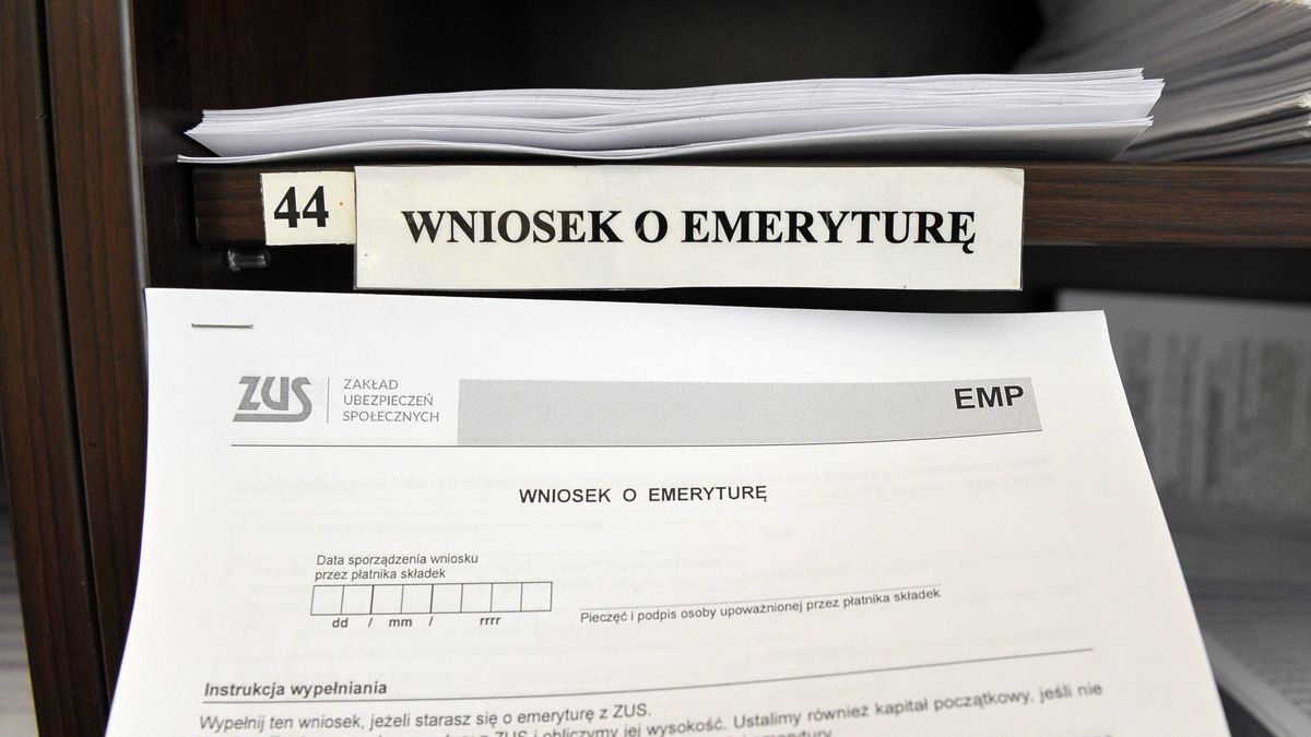 "Trzynastki" nie tylko w 2019 r.? Rząd rozważa wprowadzenie ich na stałe 