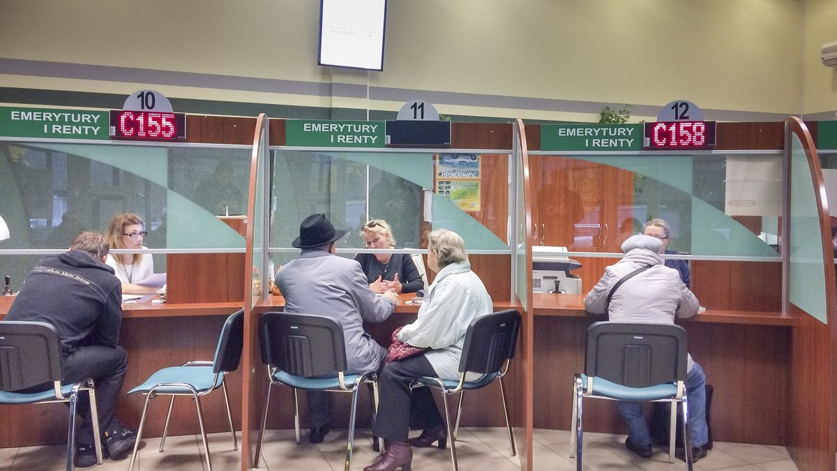 Dla wielu osób niezbędnym warunkiem otrzymania "trzynastki" będzie wizyta w ZUS-ie.