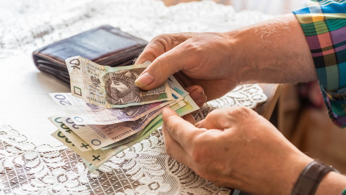 Wypłaty "czternastek" mają ruszyć jesienią przyszłego roku.