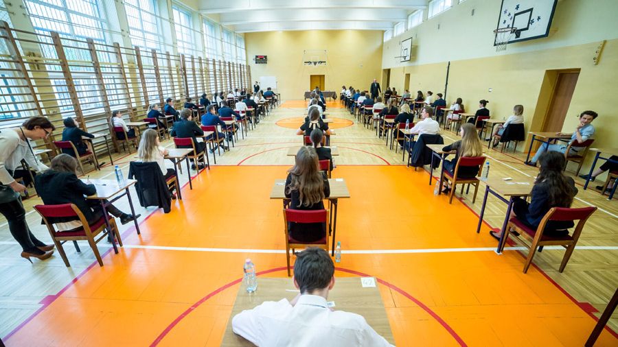 Na egzaminie maturalnym obowiązują przede wszystkim lektury oznaczone gwiazdką