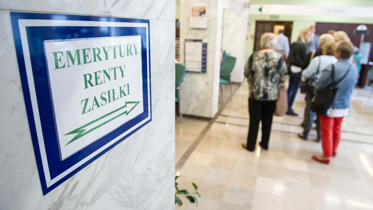 "Trzynastki" nie tylko dla polskich emerytów i rencistów. Ustawa napisana tak, że należą się też cudzoziemcom 