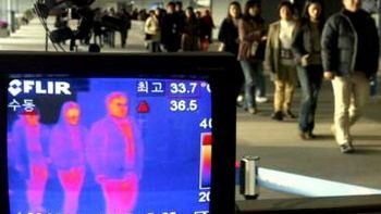 Specjalna kamera mierzy temperaturę pasażerów przylatujących z Chin do Seulu
