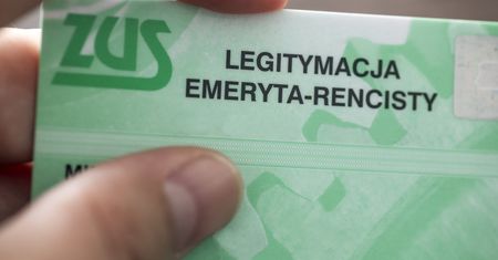 74,5 tys. kobiet może dostać wyższą emeryturę. Senatorowie spieszą z pomocą