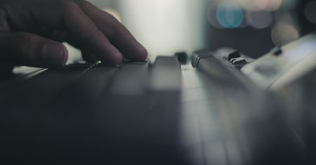 Nienawidzi Tuska, wielbi PiS. Portal dotarł do internetowego hejtera
