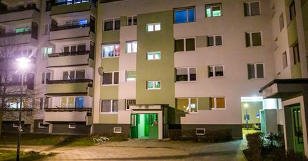 Turek. 19-latek usłyszał zarzut zabójstwa 9-letniego brata. Nieoficjalnie: zadał mu 17 ciosów nożem