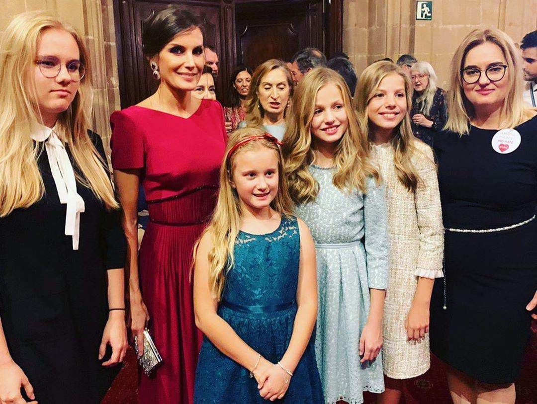 Magdalena Adamowicz z córkami i królową Letycją na wręczeniu nagród Księżnej Asturii