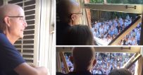 400 uczniów śpiewa przed domem nauczyciela walczącego z rakiem