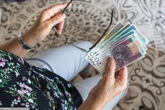 "Money. To się liczy". Polacy skazani na smog i głodowe emerytury?